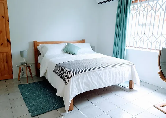 Rose Self Catering * Beau Vallon (Mahe)